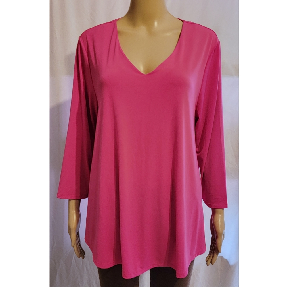 L "Chico's" BlousePink V neck stretchy shirt.